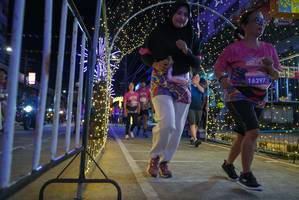 BIB: 16297
                            <button type="button" onclick="openModal(24677444)" class="btn btn-primary btn-sm float-right btn-popup" data-toggle="modal" data-target=".modal-high-quality">
                        <i class="fas fa-shopping-cart"></i> Add to Cart
                    </button>
                                            <button type="button" onclick="isThisMe(24677444, true)" class="btn btn-success btn-sm float-right btn-popup btn-isme hidden" data-toggle="tooltip" data-placement="bottom" title="นี่คือรูปของคุณใช่ไหม คลิกที่นี่เพื่อเอาเข้าอัลบั้ม">
                        <i class="fas fa-plus"></i> Add to album
                    </button>
                    <button type="button" onclick="isThisMe(24677444, false)" class="btn btn-warning btn-sm float-right btn-popup btn-isnotme hidden">
                        <i class="fas fa-ban"></i> Remove from album
                    </button>